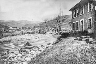 2025-12-23-OH-kal-Hochwasser im Harmersbach_z Lukase-Mühle 1919