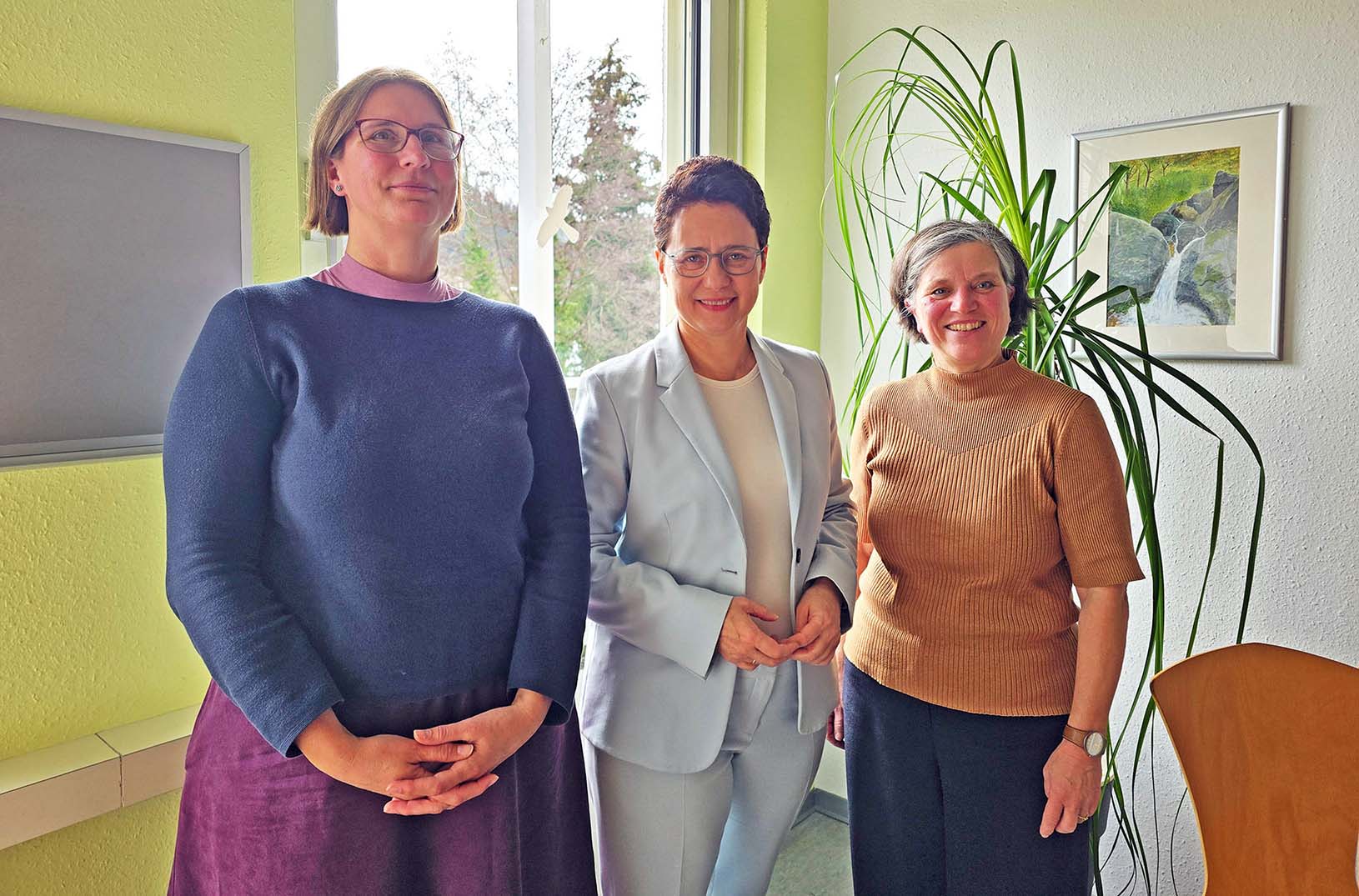 2025-12-3-HS- Schule- Besuch Marion Gentges mit Hassel und Müller