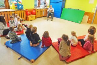 2025-12-3-OH-Kiga- Vorlesetag Kinderhaus Schulfüchse_Herr Gerhard Laiblin