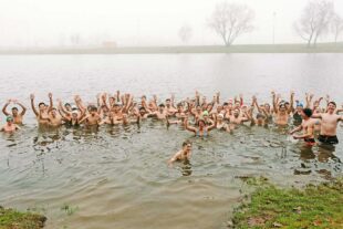 2025-12-30-Berghaupten-Olivia Junker- Eisbaden DSC05412