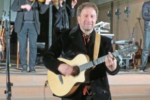 Neue Töne zur Weihnachtsgeschichte 2025-12-8-OH-ga- Bittlinger Konzert IMG_0735