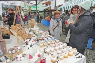 2025-12-8-ZE-bia-Nikolausmarkt-und-Dessertkerzen