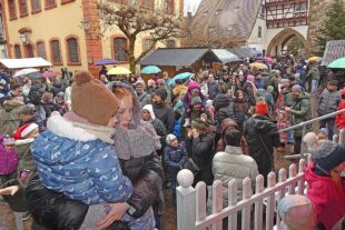 2025-12-8-ZE-bia-Nikolausmarkt-und-SP auf dem Weg zum Nikolaus