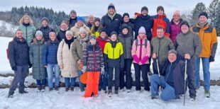 Musiker ziehen hinaus in den Winter