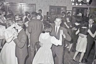 2026-1-16-GB-Haus Löwenberg-Tanzkränzle Weber_Mai 1964_1-sw