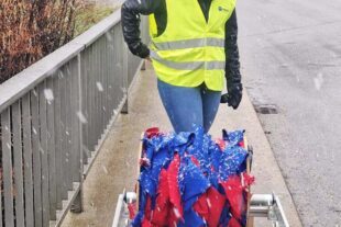 2026-1-16-NO-Vera-Granzow-Narrenzunft-Fähnlerolle beim Aufhängen