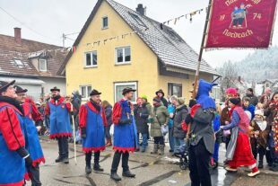 2026-1-16-NO-Vera-Granzow-Narrenzunft-Fahnenträger beim Umzug in Zunsweier