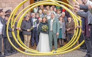 Großes Hochzeitsspalier und viel Musik für Benita und Florian Isenmann