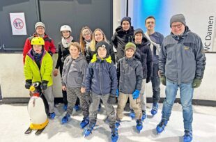 Oberharmersbacher „Minis on Ice“: Auf Kufen unterwegs