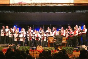 Neujahrskonzert glänzte mit anspruchsvollem Programm 2026-1-5-OH-bia-Neujahrskonzert-und-Chor in action frontal