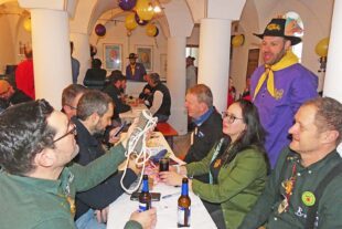 2026-1-7-ZE-bia-Narrenzunft-und-Blick vom Zunftmeistertisch aus