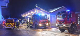 Schwelbrand in einem Spänebunker fordert die Einsatzkräfte