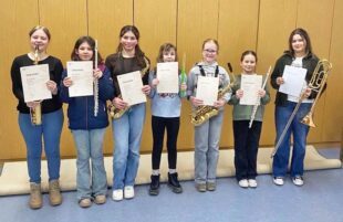 Sieben Jungmusiker bestehen Leistungsabzeichen mit Bravour