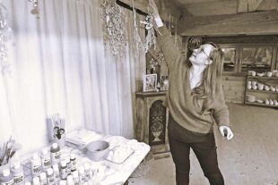 2026-2-13-BI-PB-bia-Kreative Entspannung auf dem Brunnenhof-Materialien, Kränze sw