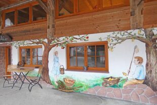 2026-2-13-BI-PB-bia-Kreative Entspannung auf dem Brunnenhof-SP bemalte Hofwand