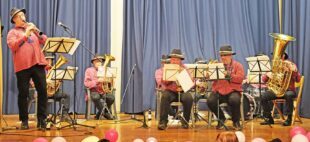 Saumusik dreht auf: Volle Halle, scharfe Gags