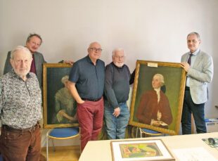 Zell a. H. baut ein Kunstarchiv mit ehrenamtlichen Helfern auf