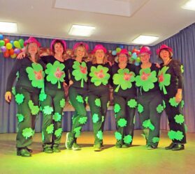 In der Pfarrscheune gackern die Hühner den Narrenmarsch