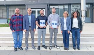 Meisterbriefe an Absolventen überreicht