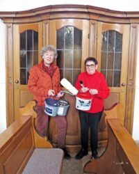 Bunte Beichtstühle in der Pfarrkirche