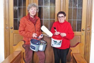 Bunte Beichtstühle in der Pfarrkirche 2026-3-25-ZE-ga-Aprilscherz-Bunte Beichtstühle in der Zeller Pfarrkirche-IMG_1050