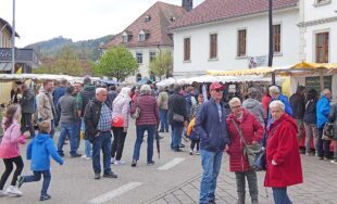 Bunte Vielfalt an über 60 Ständen und ein großes Programm