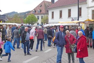 2026-3-27-BI-von 2025-4-14-BI-bia-Ostermarkt-und-Publikum