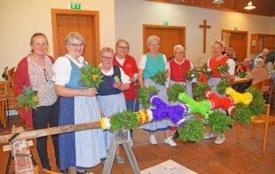 Palmbinden beim Nordracher Seniorennachmittag