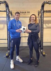 „Black Fit“ spendet Spielball