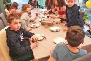 2026-3-4-OH-sp- Kommunionvorbereitung 02_2026_Brotbacken 2_Foto Kathrin Lehmann