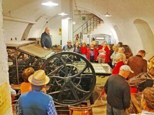 Senioren werfen Blick in 128 Jahre Zeitungsgeschichte