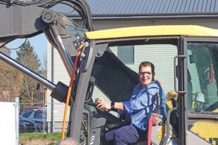 2026-3-6-ZE-bia-Lebenshilfe Spatenstich-und-Bagger Wohnbereichsleitung Metzger