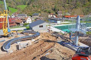 Schwimmbad wird um eine 60-Meter-Rutschbahn erweitert