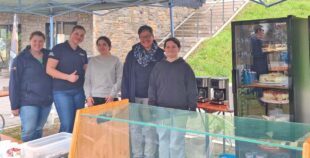 Kuchenverkauf lockt viele Gäste