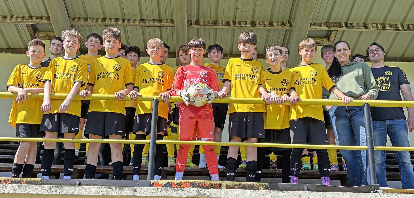 2026-4-15-ZE-ZFV-D-Jugend-Trikotspende-Bild_Harter2