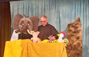 Puppen-Parade begeistert kleine und große Gäste