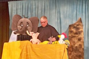 Puppen-Parade begeistert kleine und große Gäste 2026-4-2-ZE-Stadtmarketing Zell-Puppenparade 2