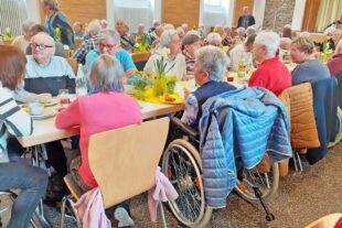 2026-4-22-ZE-Ulla Specken Forum Älter werden Frühlingsfest PHOTO-2026-04-15-18-27-48