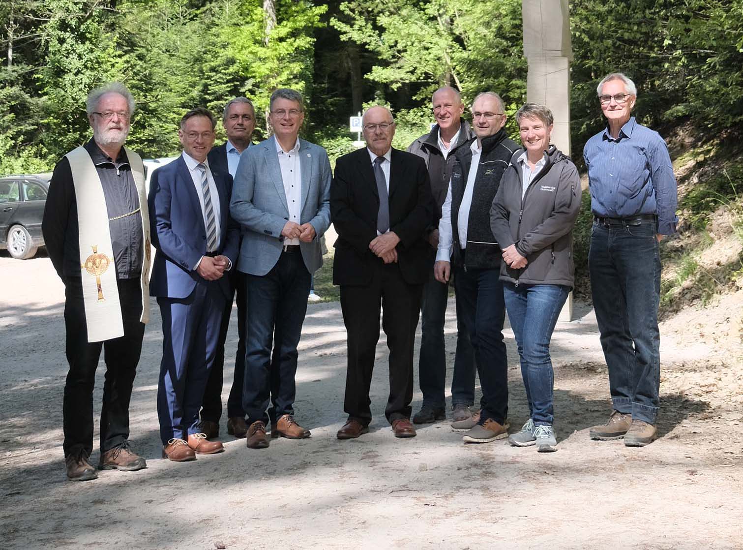 2026-4-27-GE-vo- 10 Jahre Ruhewald Bildtann Gruppe XT4V7404-2