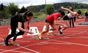 Bahneröffnung der Leichtathleten im Sportpark Zell