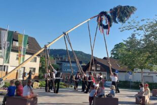 2026-4-28-ZE-UH-© Stadtmarketing Zell-Maibaumstellen Unterharmersbach
