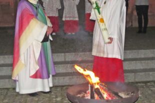 Osterlicht erhellt die Pfarrkirche 2026-4-7-ZE-Gisela Albrecht-Osterelicht erhellt die Pfarrkirche_IMG_1115