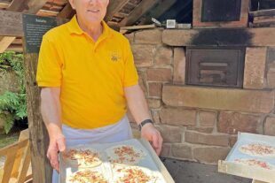 2026-5-15-OH-Tourist-Info-Der Imkerverein bietet wieder leckeren Datschkuchen aus dem alten Backhiesli an