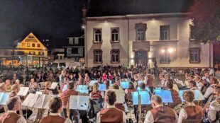 Rathausplatzkonzert am Freitag mit Musik und Bewirtung