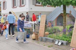 Unterentersbach räumt wieder auf 2026-5-26-ZE-UE- von 2024-5-7-ZE-UE-Martin-Huber-Landfrauen-Flohmarkt-Archivbild-2023-05-Ein-Dorf-raeumt-auf-5189-960x439