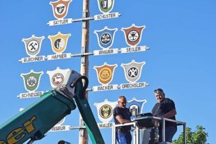 2026-5-4-BI-ds-Maibaumstellen_DSC_0775
