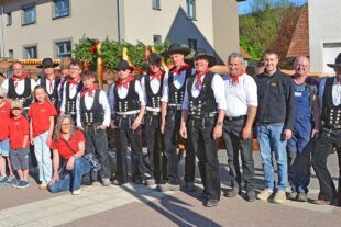 2026-5-4-ZE-UH-hps-Maibaumstellen Unterharmersbach-DSC_8103