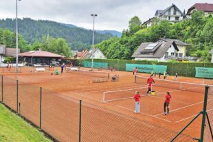 TC Oberharmersbach lädt Kinder zum Schnuppertraining ein Profi-Training - 3